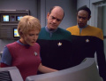 Der Doktor präsentiert Tuvok die Beweise gegen Suder.jpg