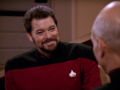 Riker wird auf der Enterprise von Picard begrüßt.jpg