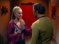 Odona berichtet Kirk, dass sie in einem überfüllten Raum war.jpg