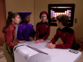 Picard und die Kinder planen die Rückeroberung der Enterprise.jpg