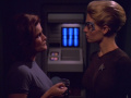 Seven und Janeway in einer philosophischen Diskussion.jpg