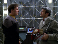 Der Doktor streitet mit dem Hologramm von Barclay.jpg