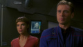 Tucker und T'Pol informieren Archer über das Schiff.jpg