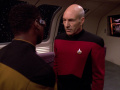 Picard sagt La Forge, dass er sein Leben nicht wegen einer Theorie gefährden kann.jpg