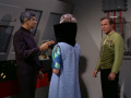 Kirk zeigt Sarek und Amanda Grayson den Maschinenraum.jpg