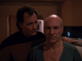 Q will Picard auf seinen Wunsch in Ruhe lassen.jpg