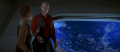 Picard zeigt Lily Sloane ein Kraftfeld.jpg