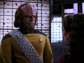 Troi rät Worf mit dem Rustai nichts zu überstürzen.jpg