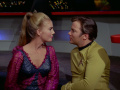 Kirk und Odona unterhalten sich auf der Brücke.jpg
