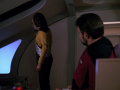 Riker versucht Worf zu überzeugen Blut zu spenden.jpg