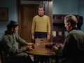 Spock und Sandoval informieren Kirk über die Sporen.jpg