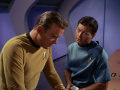 Kirk und McCoy beraten darüber, was sie mit Charly machen sollen.jpg