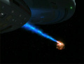 Die USS Voyager feuert einen Antiphotonenimpuls.jpg