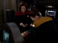 Janeway und Celes behandeln Telfer.jpg