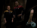 Sisko und O'Brien sehen Aufzeichnung von Dukat.jpg