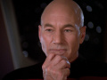 Picard denkt über die Worte des Romulaners nach.jpg