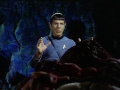 Spock macht eine Gedankenverschmelzung mit Horta.jpg