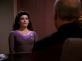 Picard macht Deanna klar, dass sie gebraucht wird.jpg