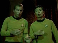 Kirk und Sulu gefangen.jpg