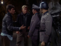 Kirk und Spock nehmen mit den Zeonisten Kontakt auf.jpg
