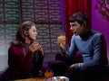 Romulanerin will Spock für die Romulaner gewinnen.jpg