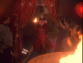 Jadzia Dax in einem klingonischen Hochzeitskleid.jpg
