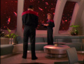 Janeway bespricht die Situation mit Chakotay.jpg