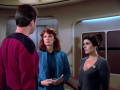 Troi und Crusher informieren Riker über Picards Zustand.jpg
