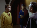 Kirk und Spock informieren Ayelborne über den Anschlag.jpg