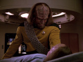 Worf will Alexander auf der Enterprise behalten.jpg
