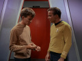 Kirk versucht Charlie Evans zu erklären, dass man einer Frau keinen Klaps auf den Hintern gibt.jpg