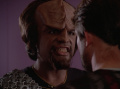 Worf will gegen Okona kämpfen.jpg