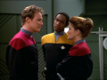Captain Janeway fragt Tom Paris nach der Wahrheit.jpg