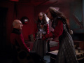 Lursa und BEtor versuchen Picard auf ihre Seite zu ziehen.jpg