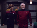 Patterson zeigt Janeway die Voyager.jpg