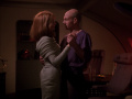 Beverly tanzt mit Picard-Duplikat.jpeg