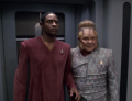 Neelix führt Tuvok auf die Brücke der Voyager.jpg