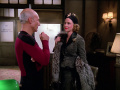 Picard übernimmt als Dixon Hill einen Fall als Privatdetektiv.jpg