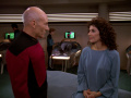 Picard richtet Troi M'rets Dank aus.jpg