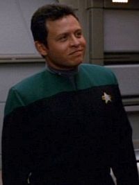 Wissenschaftlicher Offizier im Korridor Voyager 2372.jpg