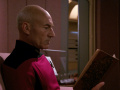 Picard studiert die homerischen Verse.jpg