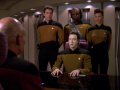 Picard verhört Data nach dem Angriff auf Troi.jpg