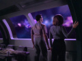 Janeway und Kashyk betrachten den Himmel.jpg