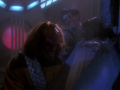 Worf hilft den Romulanern.jpg