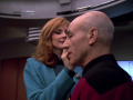 Dr. Crusher behandelt Picard auf der Krankenstation.jpg