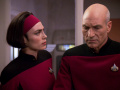 Ro redet auf Picard ein.jpg
