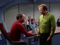 Kirk befragt Scotty mit einem Lügendetektor.jpg