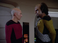 Picard rät Worf sich zu entspannen.jpg