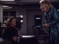 Janeway lässt Neelix das Holodeck permanent öffnen.jpg