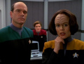 Janeway, Doktor und Torres untersuchen die Sensordaten.jpg